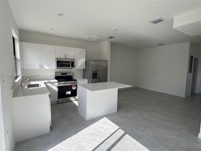 12820 SW 232nd Ter in Miami, FL - Building Photo - Building Photo