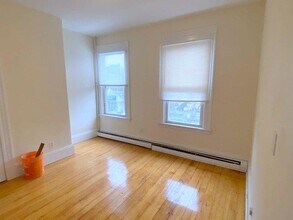 1423 Cambridge St, Unit 3 in Cambridge, MA - Building Photo - Building Photo