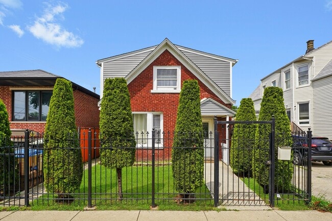 property at 2220 N Monitor Ave