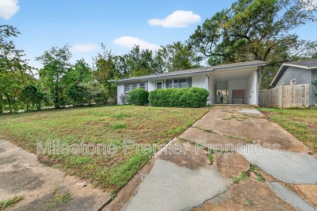 1112 Redbud Rd in Denison, TX - Building Photo - Building Photo