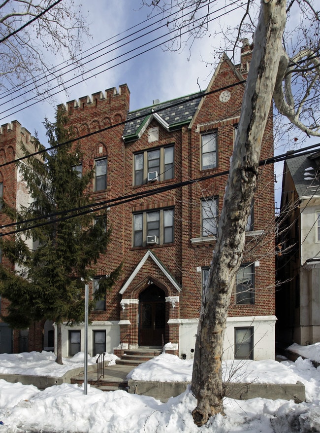 166 Jewett Ave in Jersey City, NJ - Foto de edificio - Building Photo