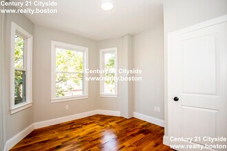 142 Chelsea St, Unit 3 in Boston, MA - Building Photo - Building Photo