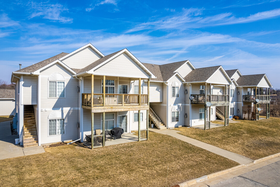 Westin Heights Condominiums in West Des Moines, IA - Building Photo