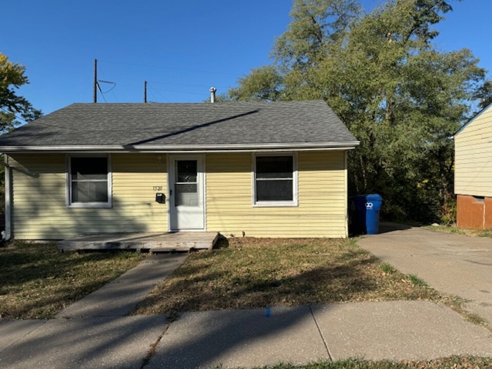 1520 Mound St in Davenport, IA - Building Photo