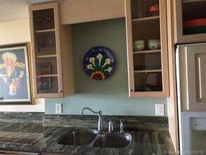 200 Leslie Dr in Hallandale Beach, FL - Building Photo - Building Photo