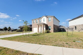 308 Escondido Cir in San Marcos, TX - Foto de edificio - Building Photo