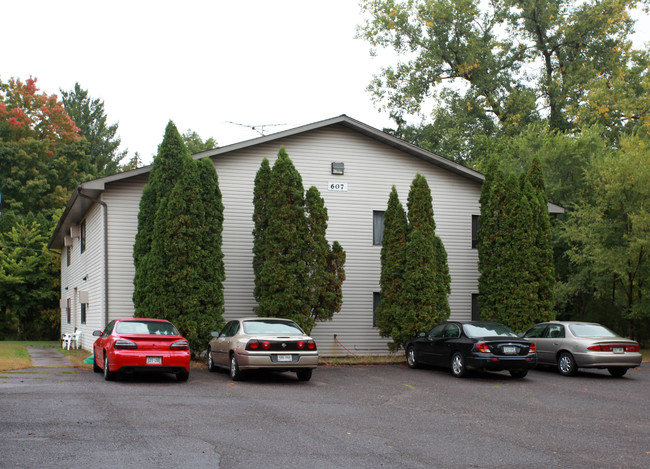 Summit Apartments in Osceola, WI - Building Photo - Building Photo