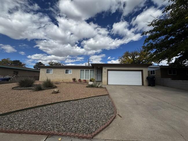 9825 Mcknight Ave NE in Albuquerque, NM - Building Photo - Building Photo