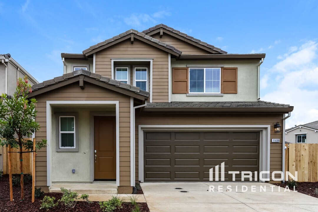 11699 Giacinta Ln in Rancho Cordova, CA - Foto de edificio