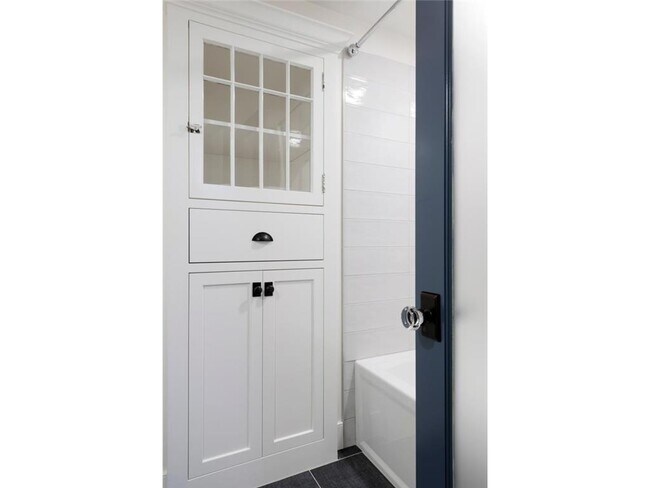 231 Manitoba Ave in Wayzata, MN - Building Photo - Building Photo