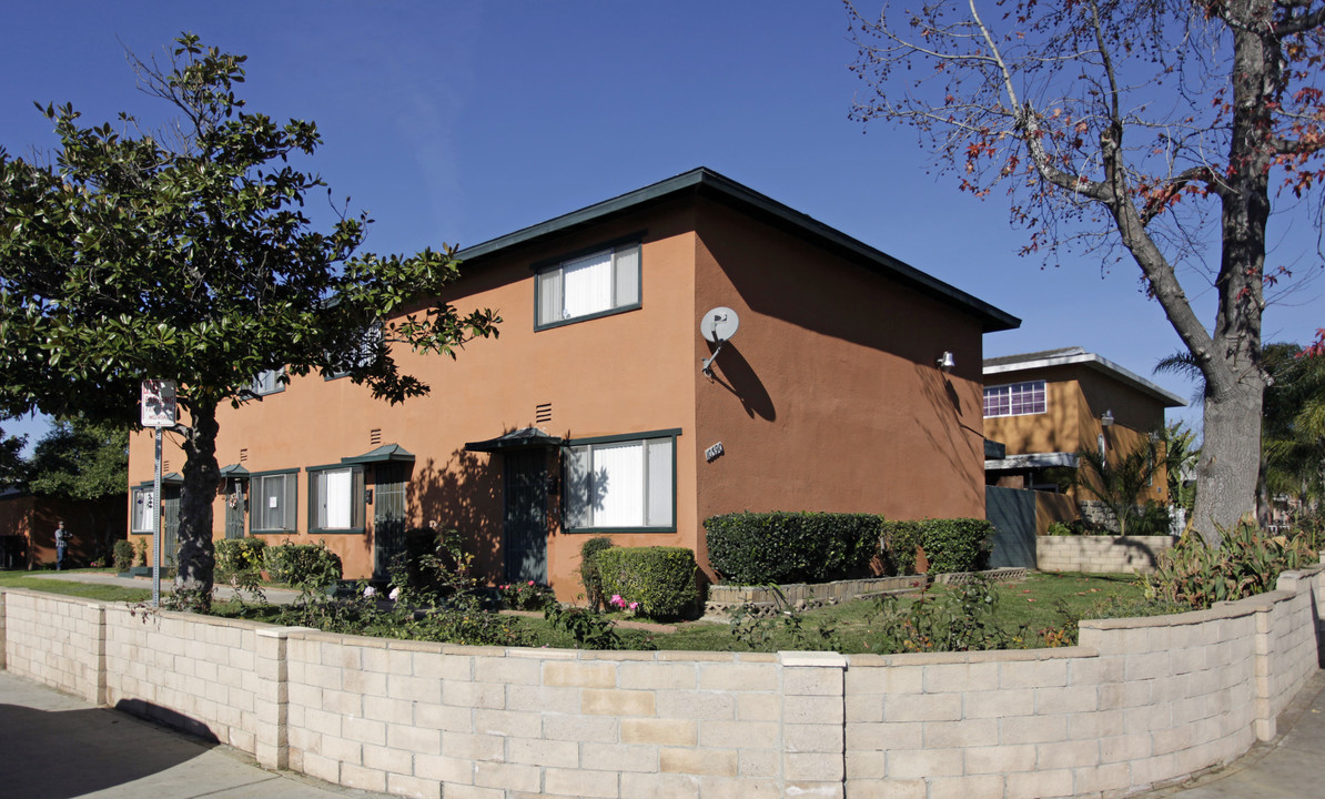 10390 Kimberly Ave in Montclair, CA - Building Photo