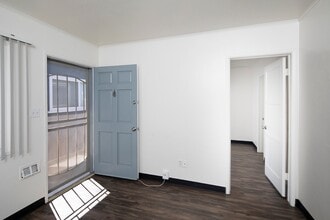 5028 Mission Blvd in San Diego, CA - Building Photo - Building Photo