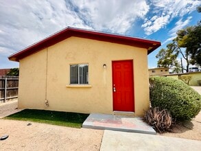 1639 E Hedrick Dr in Tucson, AZ - Building Photo - Building Photo
