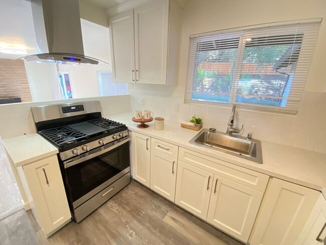 2900 Wright Ave in Pinole, CA - Building Photo - Building Photo