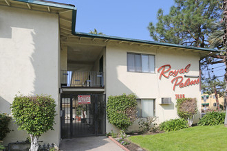 Royal Palms in Canoga Park, CA - Building Photo - Building Photo