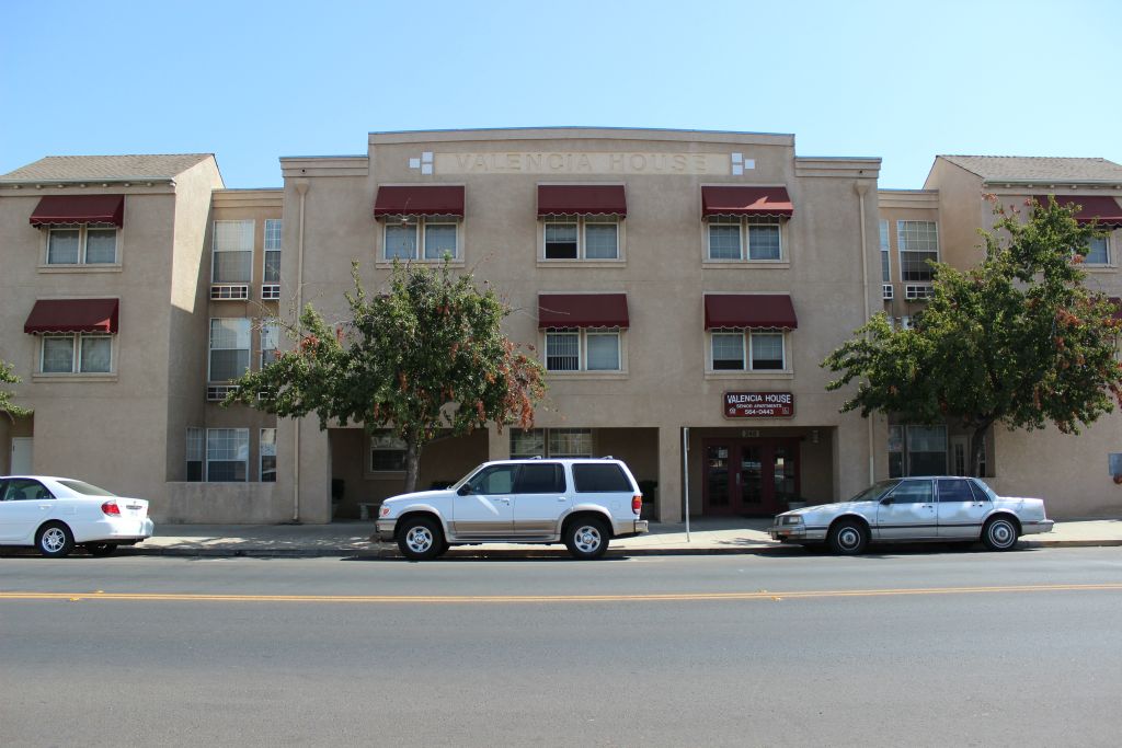 248 N Valencia Blvd, Unit VAL in Woodlake, CA - Building Photo