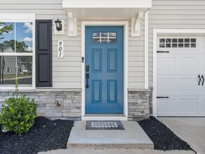 901 Leyburn Ln in Greenville, SC - Building Photo - Building Photo