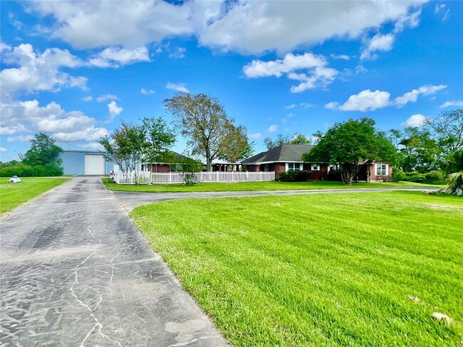 35025 State Hwy 288 in Rosharon, TX - Building Photo - Building Photo