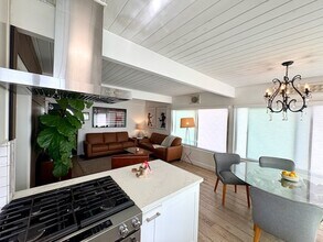 205 41st St in Manhattan Beach, CA - Building Photo - Building Photo