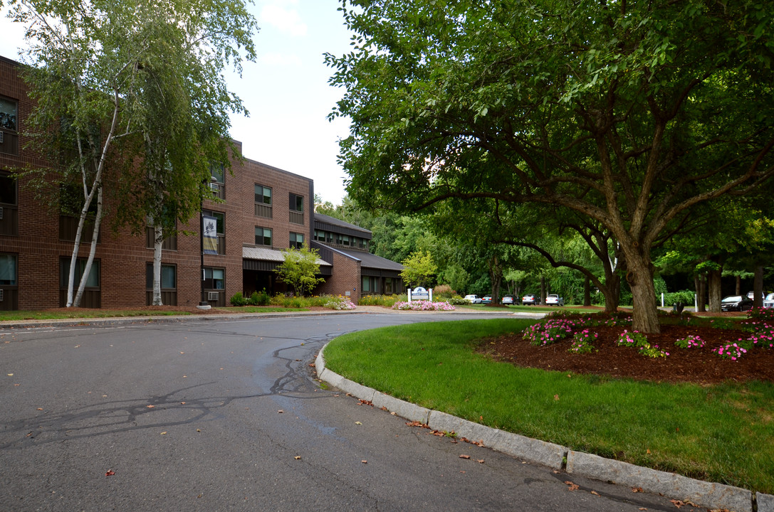 Naubuc Green Apartments in Glastonbury, CT - Foto de edificio