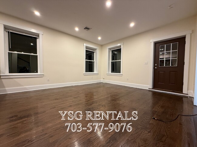 19 Lambert Ave, Unit #1 in Boston, MA - Foto de edificio - Building Photo