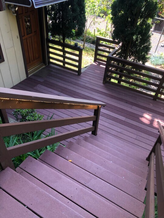 1833 Magellan Dr, Unit 2 in Oakland, CA - Building Photo