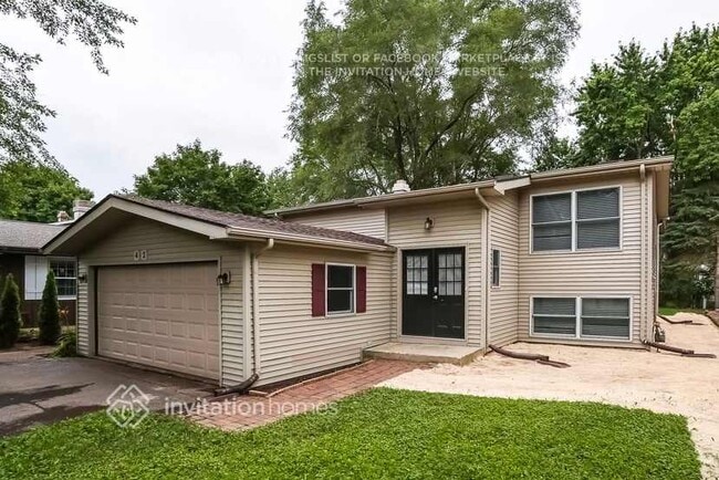 42 Holly Dr in Crystal Lake, IL - Building Photo - Building Photo