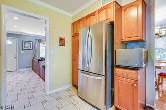 11 Kathay Dr in Livingston, NJ - Building Photo - Building Photo