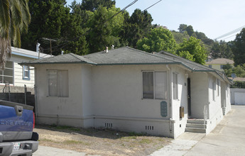 7022 Lacey Ave in Oakland, CA - Building Photo - Building Photo