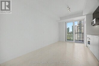 308 Jarvis St in Toronto, ON - Building Photo - Building Photo