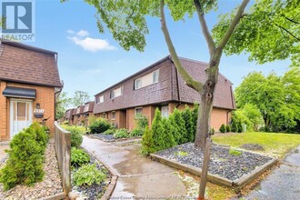 6470 Thornberry Crescent in Windsor, ON - Building Photo - Building Photo