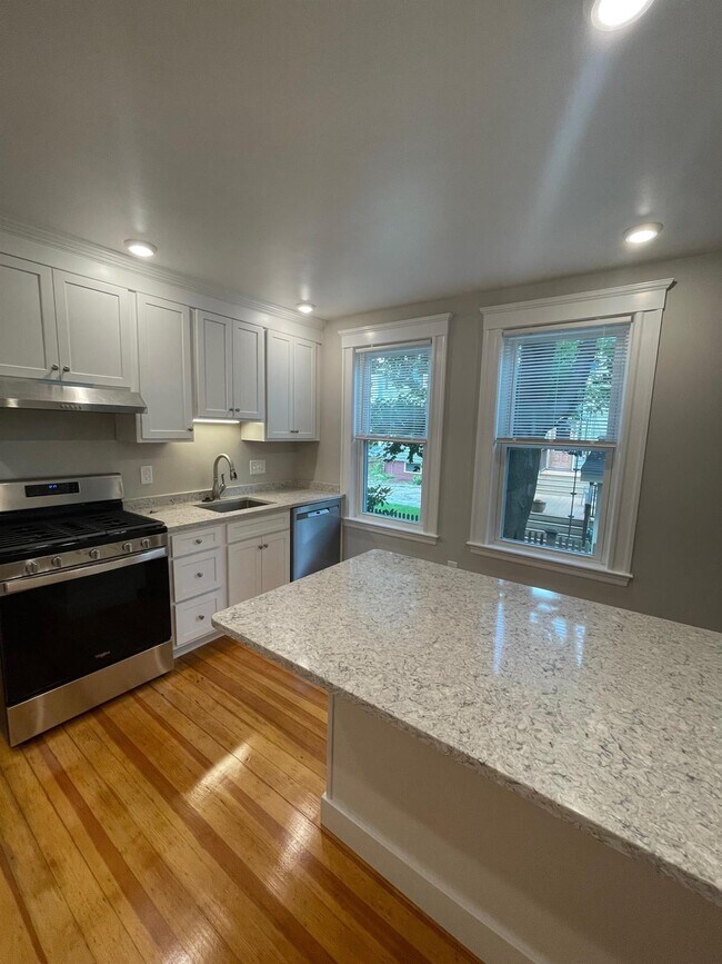 26 Ashland St, Unit 1 in Somerville, MA - Building Photo - Building Photo