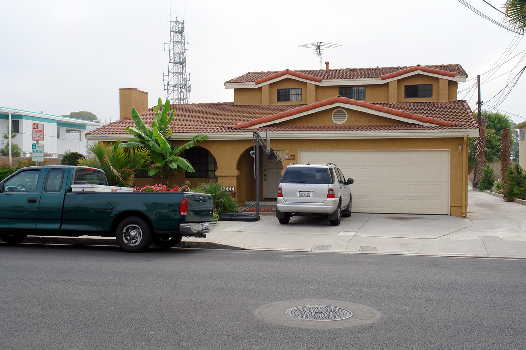 12444 Grevillea in Hawthorne, CA - Building Photo