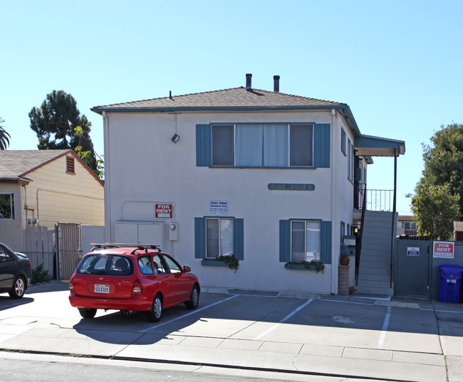 2917-2925 Ingelow St in San Diego, CA - Foto de edificio - Building Photo