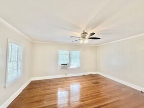 1720 E La Rua St in Pensacola, FL - Foto de edificio - Building Photo