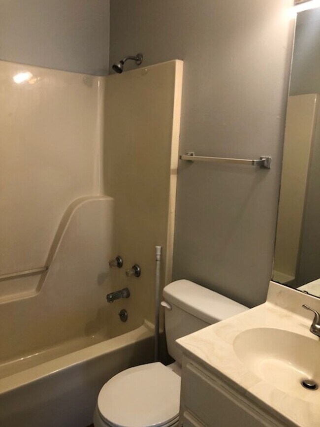 803 W Bay Cir in Tupelo, MS - Building Photo - Building Photo