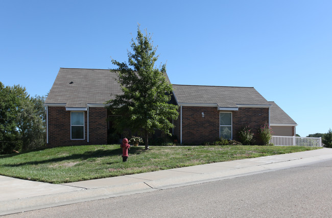 RoseHill Place Apartments in Topeka, KS - Foto de edificio - Building Photo