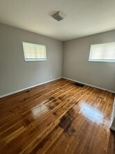 145 Perthshire Rd in St. Louis, MO - Building Photo - Building Photo
