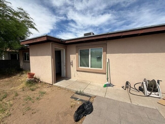 property at 2346 E Lynne Ln