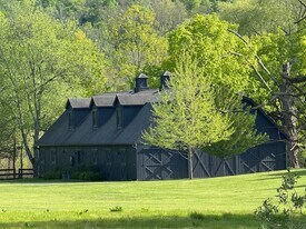 55 Still Meadow Rd in Sharon, CT - Building Photo