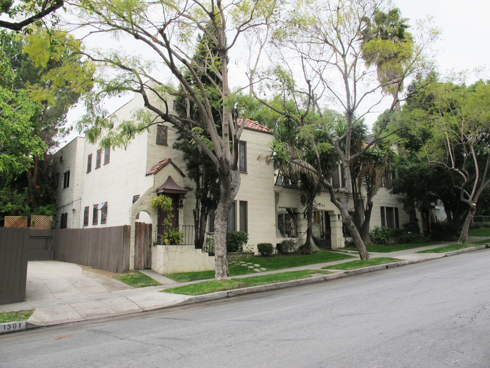 1311-1317 N Hayworth Ave in West Hollywood, CA - Building Photo