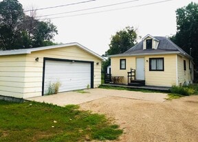 901 2nd Ave NW in Minot, ND - Building Photo