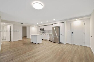 1500 Bay Rd, Unit N-0323 in Miami Beach, FL - Building Photo - Building Photo