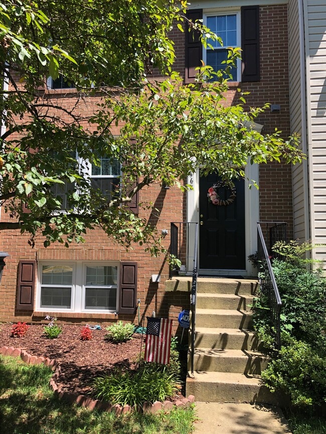 7468 Gadsby Square in Alexandria, VA - Building Photo - Building Photo