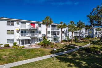 Fourth Bayshore Condominium in Bradenton, FL - Building Photo - Building Photo