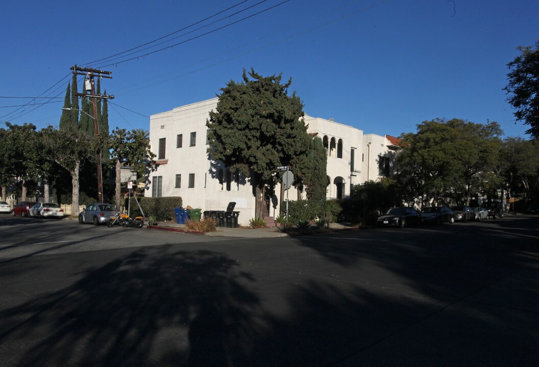 1801 Rodney Dr in Los Angeles, CA - Building Photo