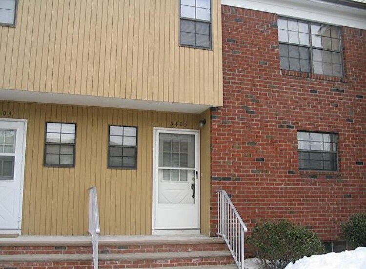 3405 Wellington Ct in Hillsborough, NJ - Building Photo