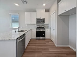 4074 Southampton St in West Sacramento, CA - Foto de edificio - Building Photo