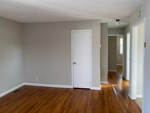 1003 Lawrence Ave, Unit B in Nashville, TN - Building Photo - Building Photo