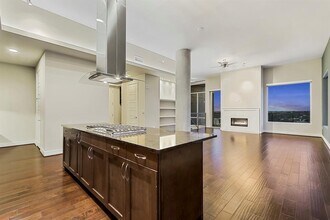 214 Barton Springs Rd in Austin, TX - Building Photo - Building Photo